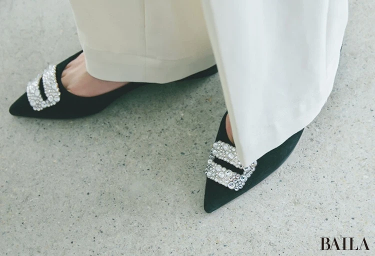 フラットシューズ　ワイドパンツコーデ