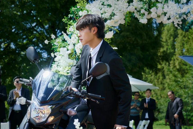 Mr.プランクトン:他人様の結婚式にバイクで乗り込むヘジョ