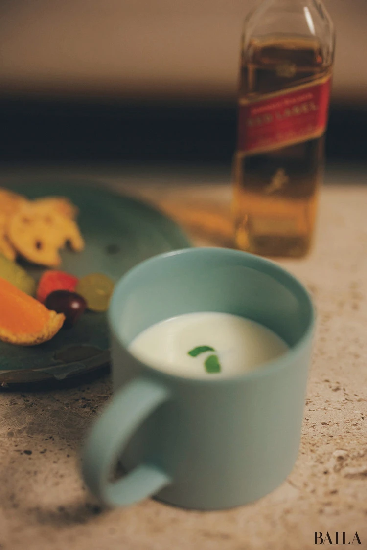 体を芯から温める「ウイスキーのホットミルク割り」