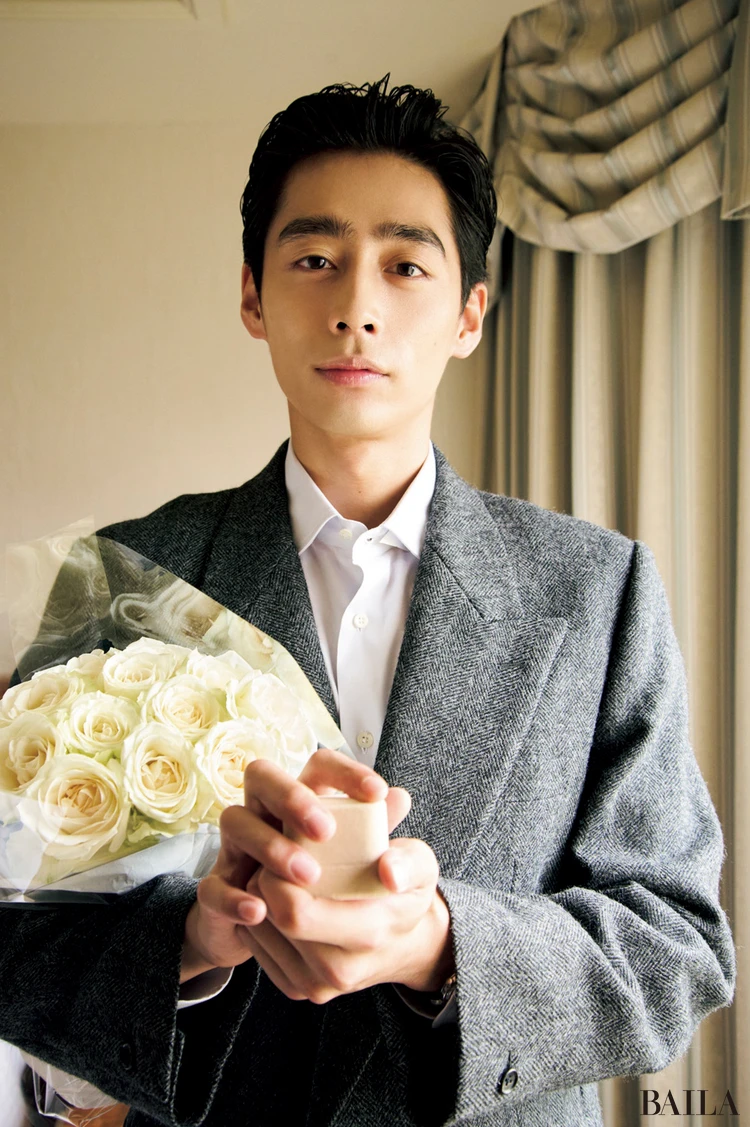 プロポーズする濱尾ノリタカさん