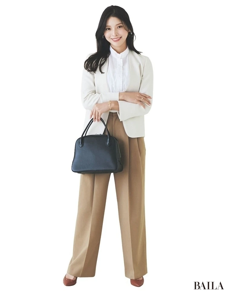 白ジャケットコーデ