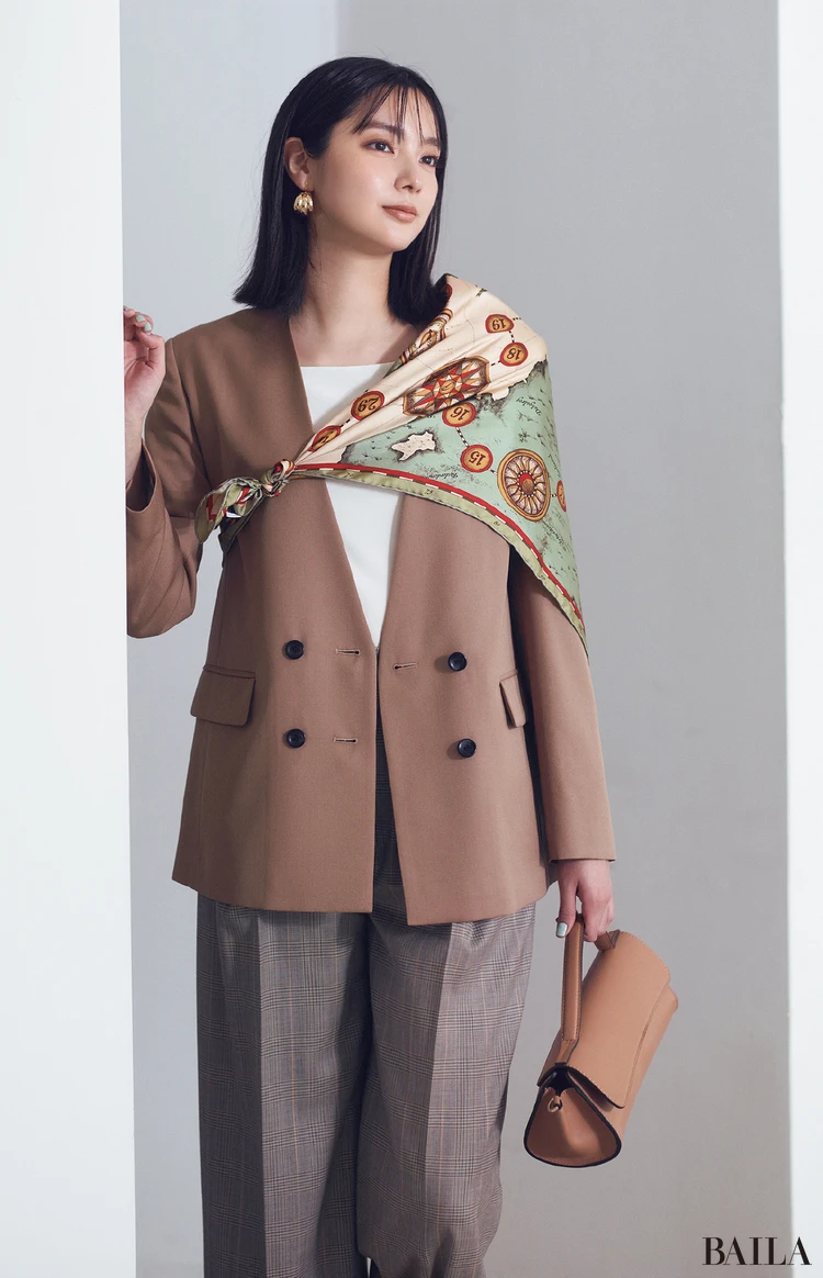 気温20度の【オフィスコーデ】新川優愛のジャケットコーデ