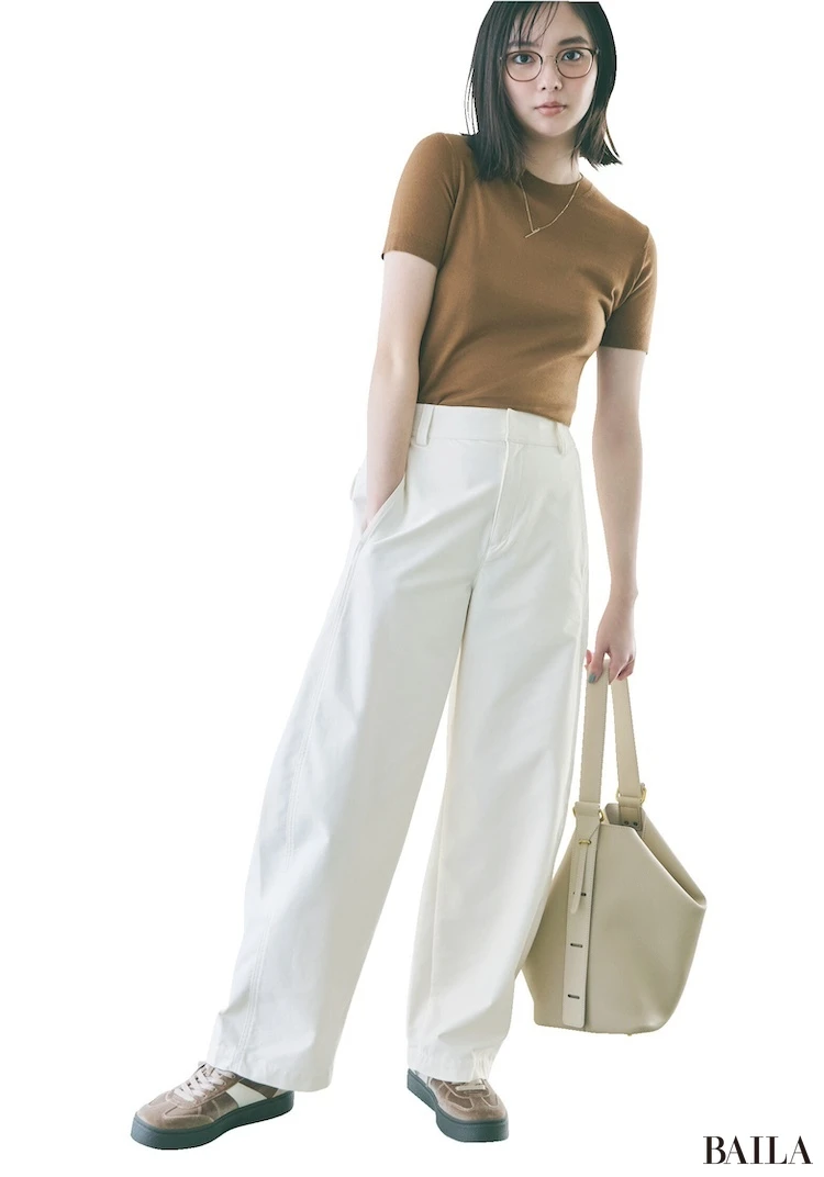 カジュアルなカーブラインにベロアのツヤ感で品格を上乗せ