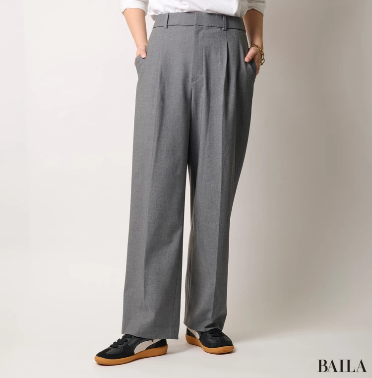 プーマの黒スニーカーを試着 通勤コーデ パレルモ