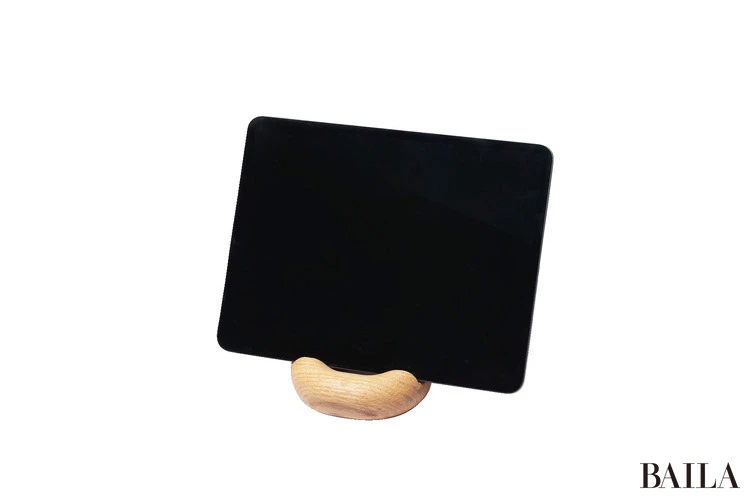 デジタルデバイスにこそ木のぬくもりを添えて