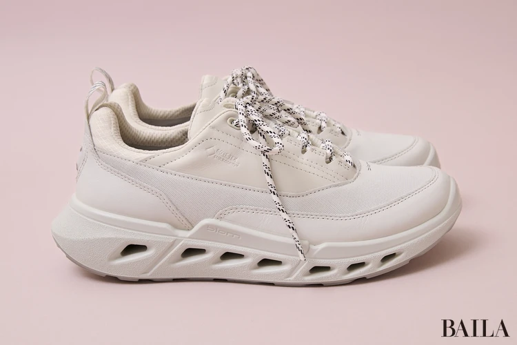 ECCOのスニーカー 歩きやすい BIOM720