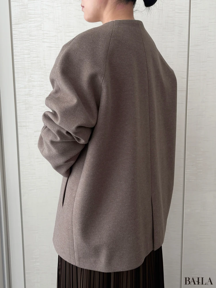 青山商事　スーツスクエア　CHANTOWA ウールライクノーカラーコート　￥21890　ブラウン　サイズ38　腕まくり