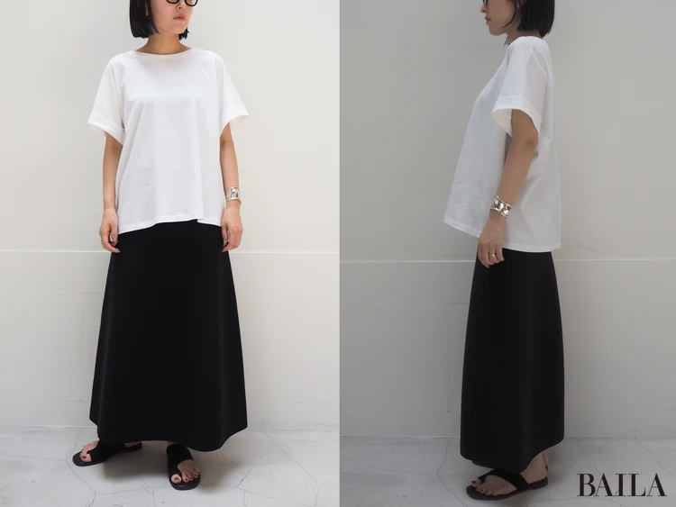 フラットなサンダル&ゆるめTシャツでカジュアルに