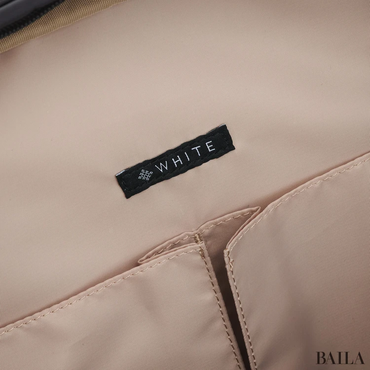 スーツスクエア（ホワイト）　ロゴ