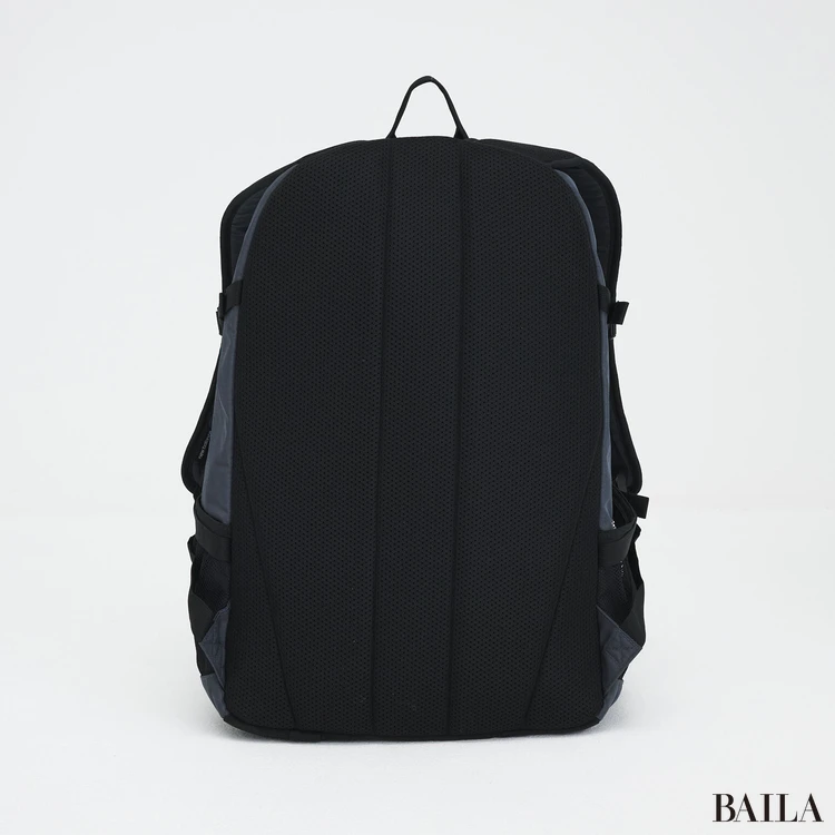 ニューバランス リュック 背面クッション