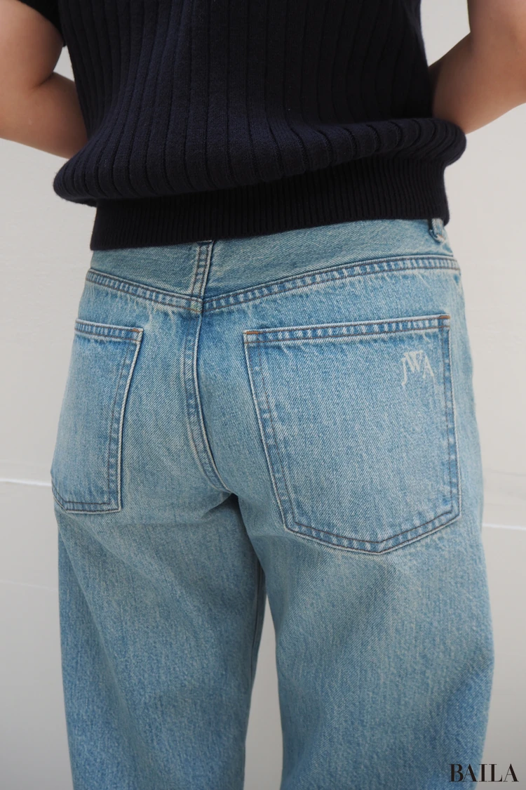 「JWAストレートジーンズ」（￥3990）背面