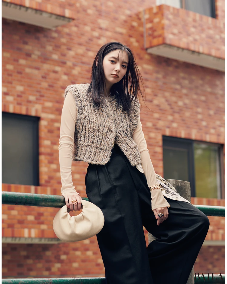 新川優愛は「ニットベスト」のレイヤードに挑戦
