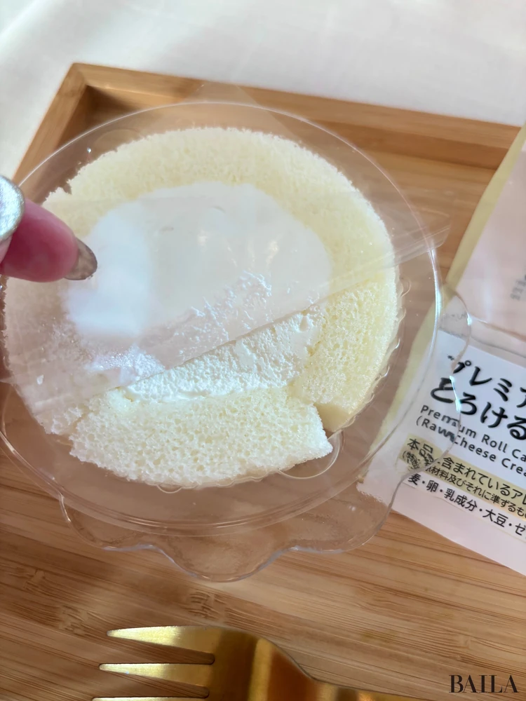 ローソン プレミアムロールケーキ とろける2層のレアチーズ包装