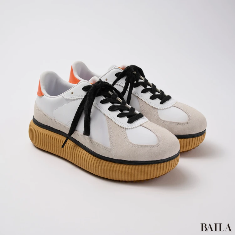 オニツカタイガーのスニーカー デレシティ 厚底スニーカー