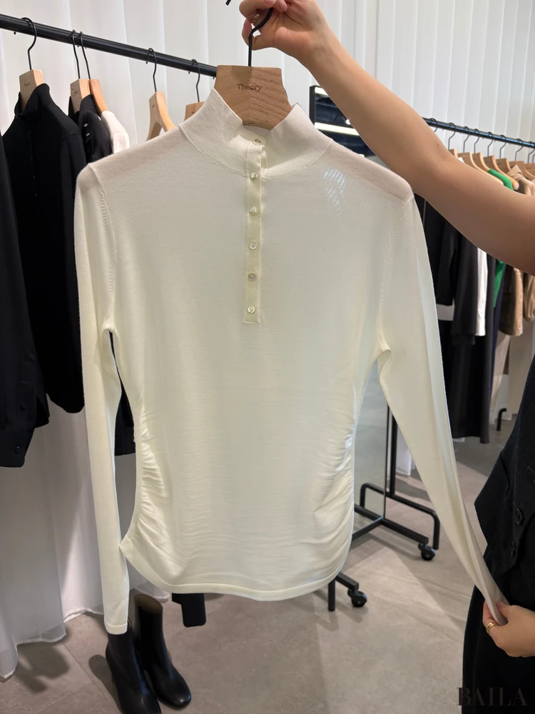 シアー感が絶妙なニット