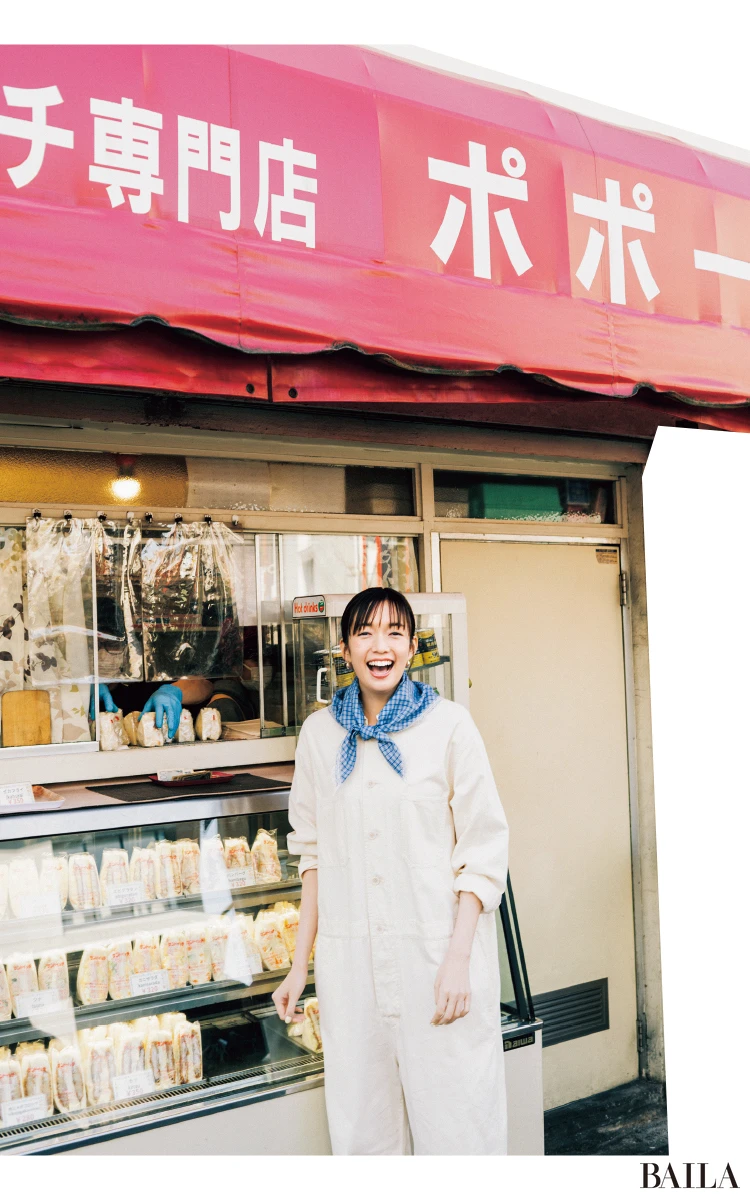 佐藤栞里　パン食べる