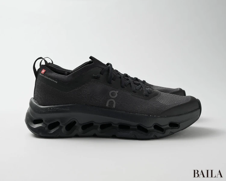 onのスニーカー 歩きやすい CloudtiltMoon