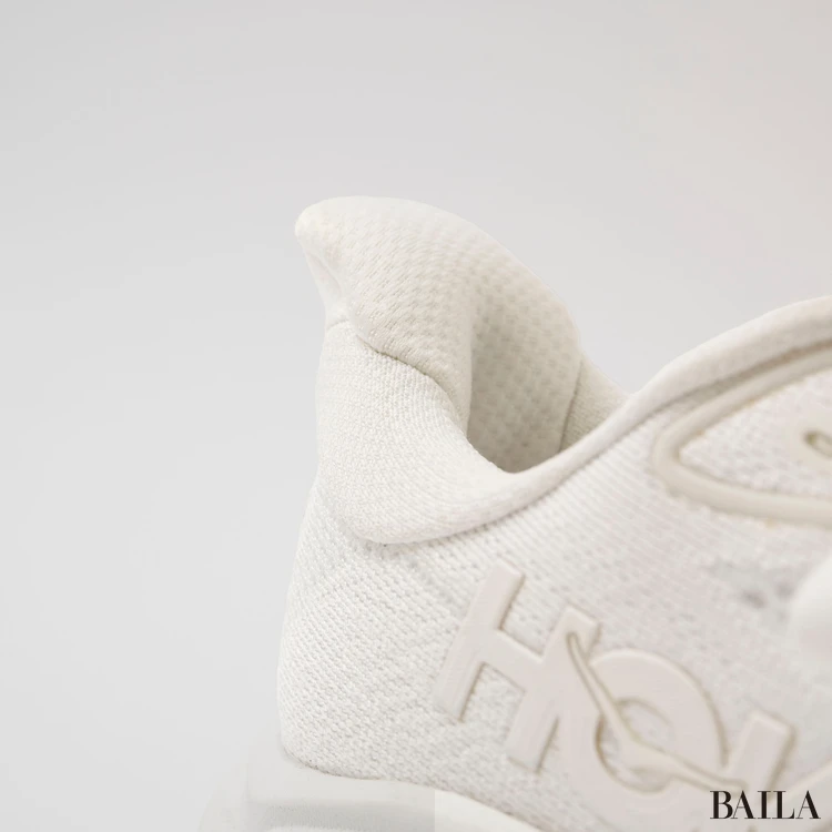 HOKAのスニーカー　歩きやすい　CLIFTON10