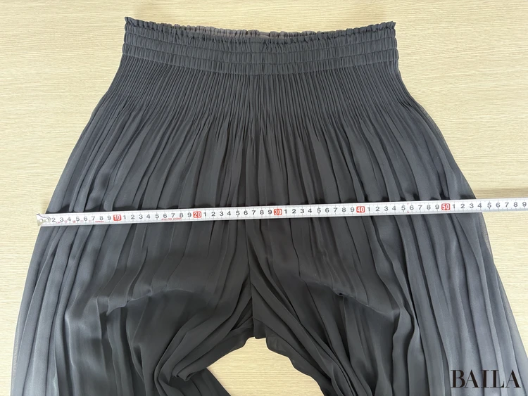 ヒップ（ウエスト〜股上位置の間）：約54cm