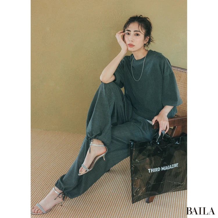 土屋巴瑞季 パンツコーデ