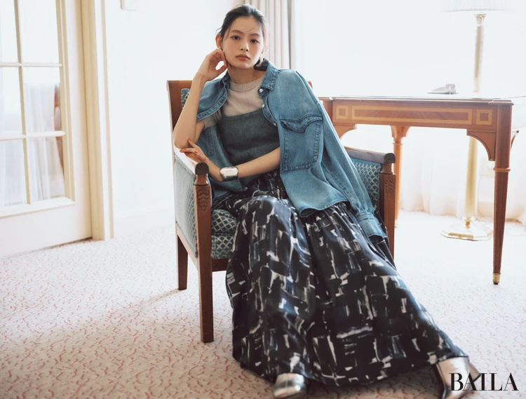 Tシャツを半袖ニットに置き換えるだけで今っぽく早替わり