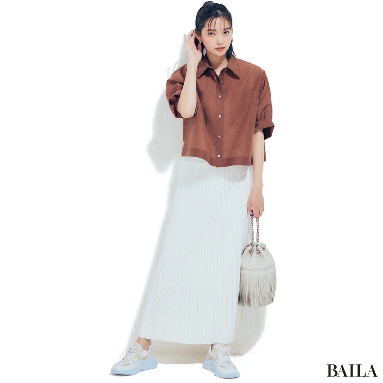 新川優愛 スニーカーコーデ