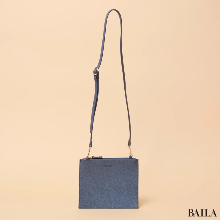 マッキントッシュ フィロソフィー　3WAYトート　ポーチにショルダーストラップをつけた状態