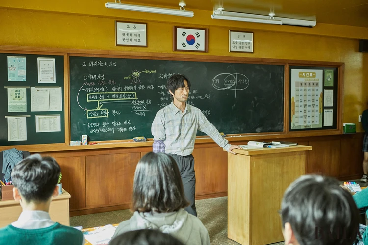 今、私たちの学校は... 授業中の平和なひとコマ