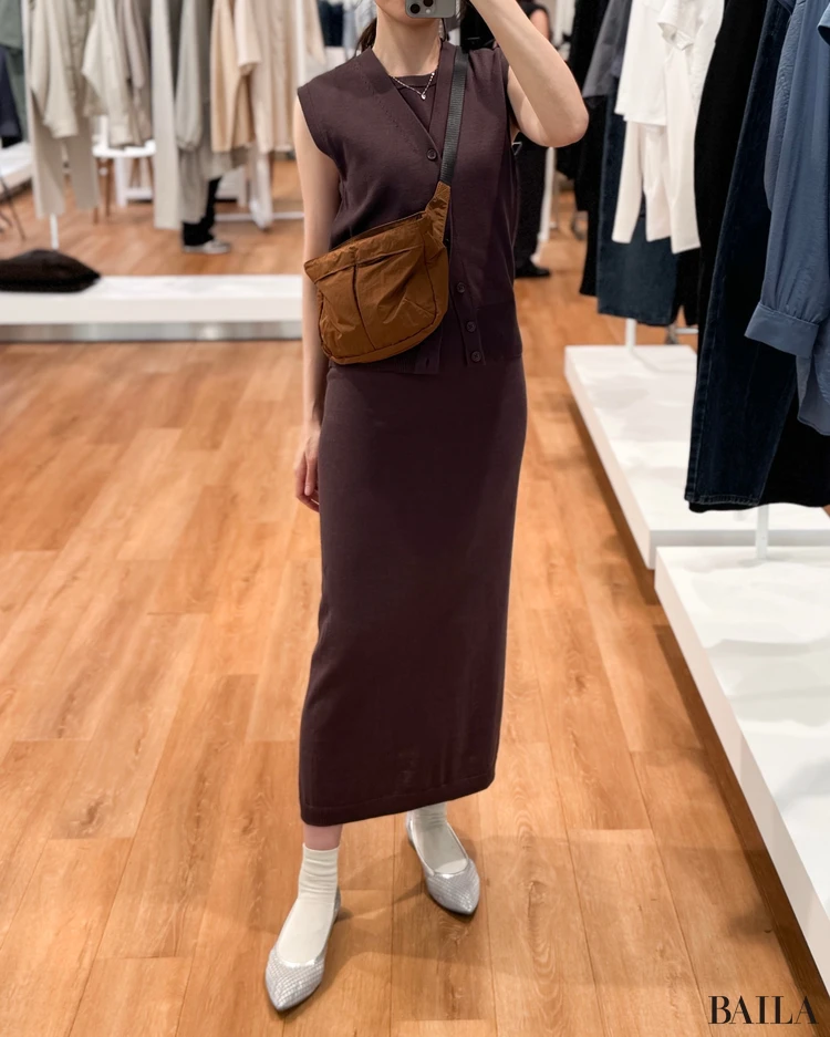 【UNIQLO（ユニクロ）コーデ７選】「オフィスカジュアル」の即戦力アイテム＆コーデ。カーディガン、ニット、パンツ…編集部、読者の試着レビューを参考に。_2