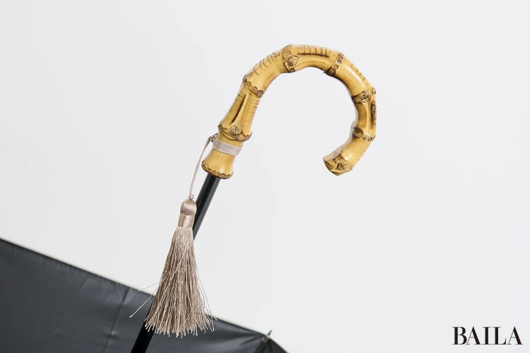 UVOの日傘　タッセルとバンブーの持ち手