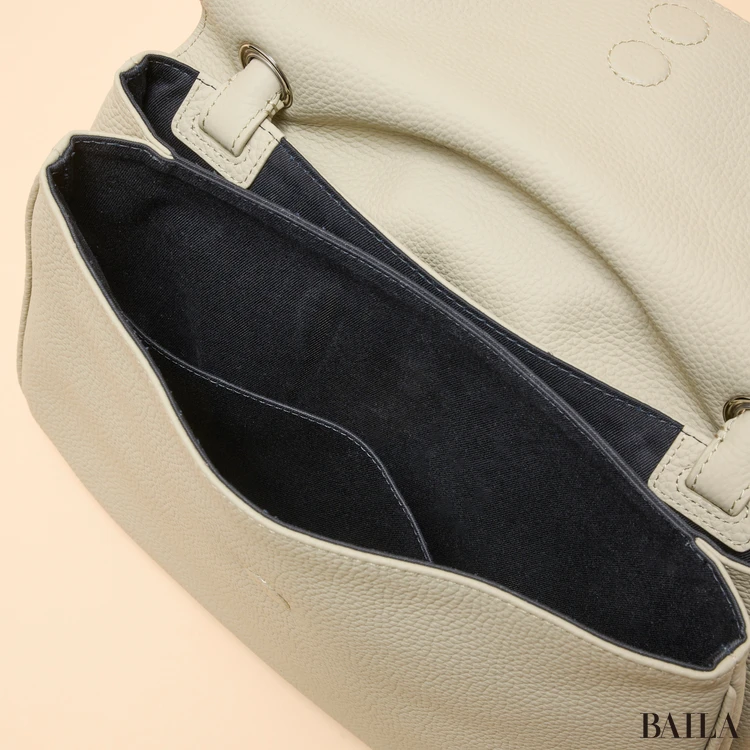 VASIC（ヴァジック）　CAST MINI　内側のフラップポケット