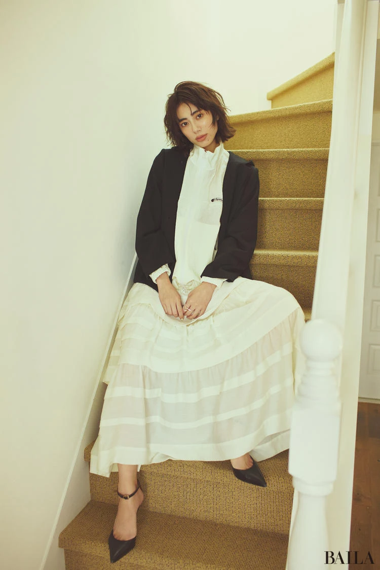 気温20度の【お出かけコーデ】土屋巴瑞季のスカートコーデ