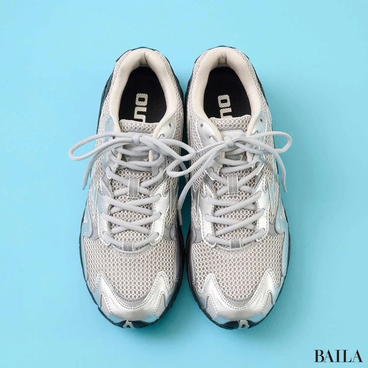 ミズノのスニーカー　歩きやすい　ウェーブライダー10