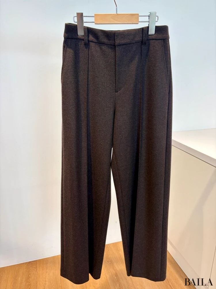無地で秋冬らしい素材感が欲しいなら「ブラッシュドジャージーワイドパンツ」(¥4990)