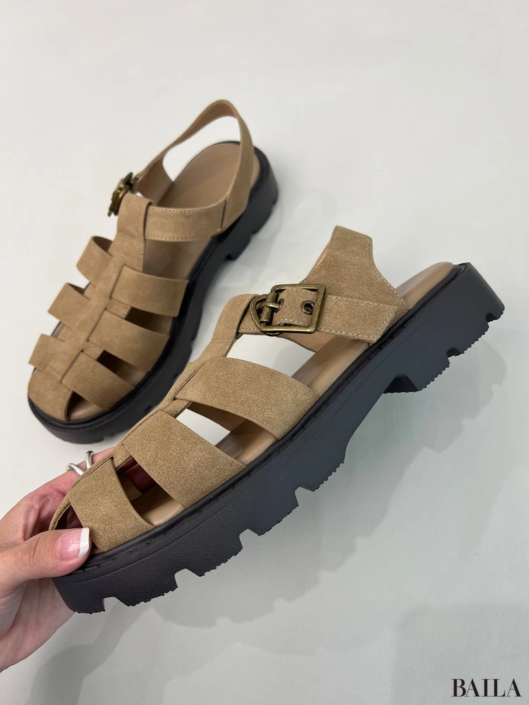 グルカサンダル+E　ベージュ　サイド　ジーユー