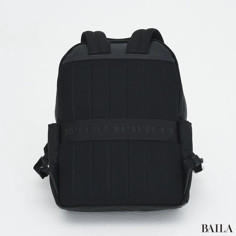 リモワ　リュック　背面クッション