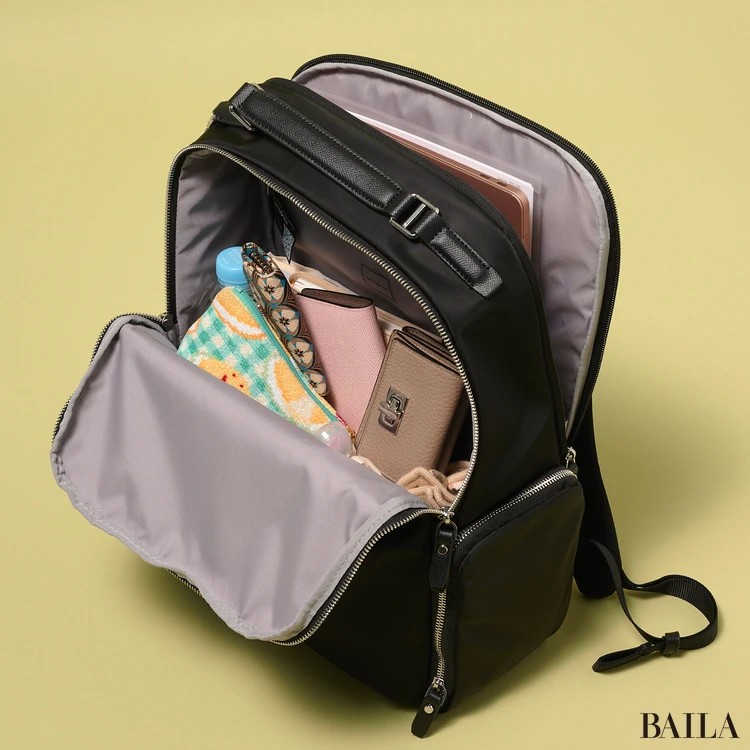 サムソナイト カリッサエヴォ/ラウンドバックパック15インチ 収納力 通勤グッズをバッグに入れた様子