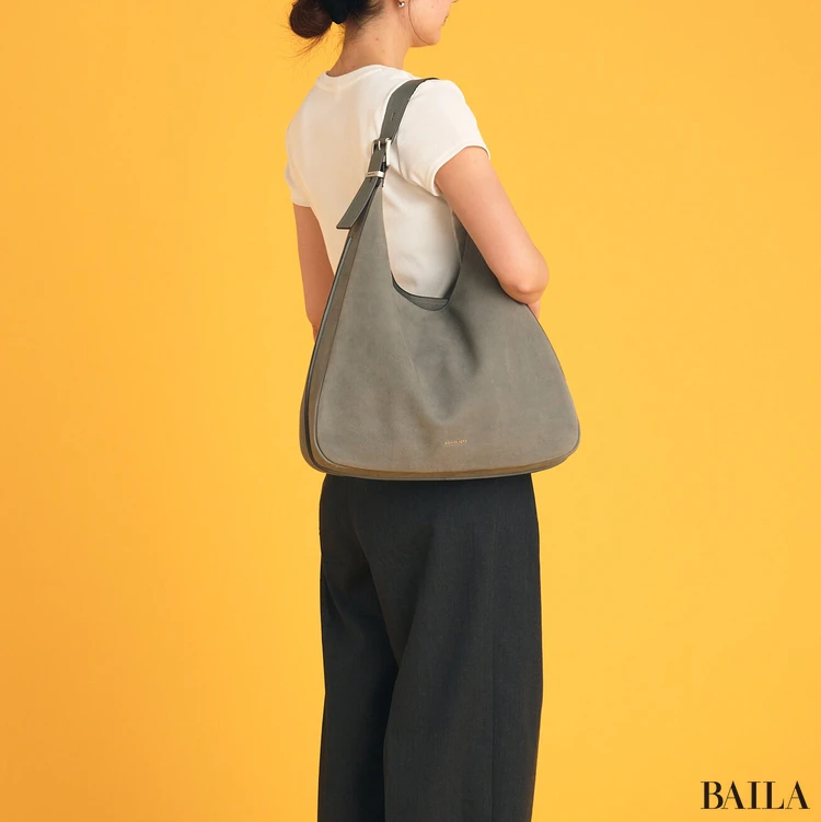 マイケル・コース NOLITA ヌバック ホーボー ショルダー ラージ サイズ感