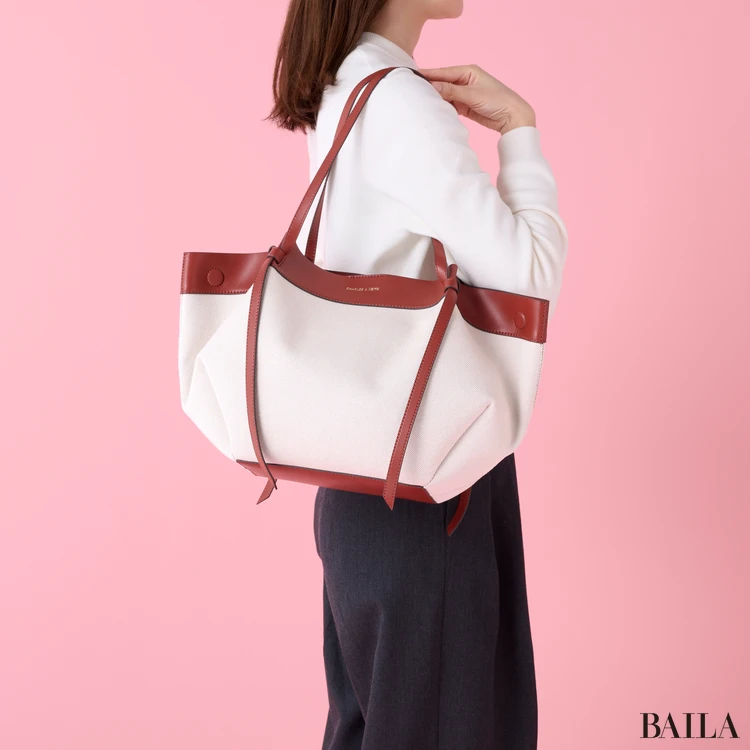 チャールズ＆キース　カルラ キャンバストートバッグ　サイズ感