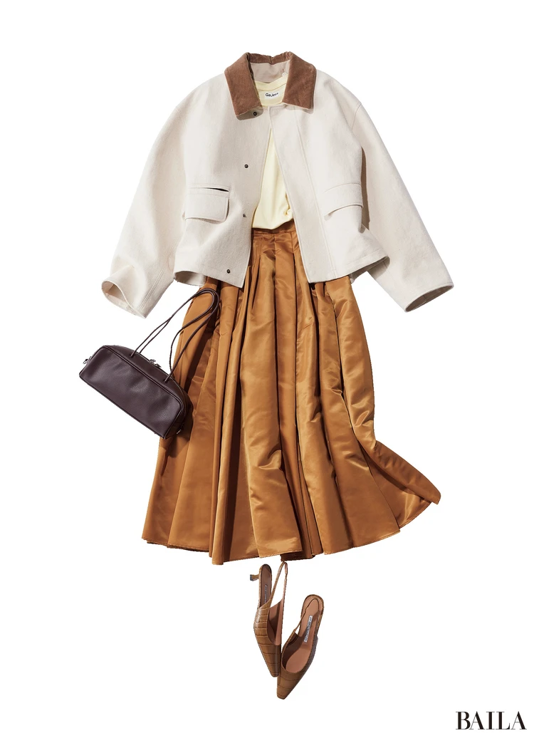 ジャケット￥176000／エイトン青山（エイトン）　Tシャツ￥9130／ガジェス　スカート￥55000／サードマガジン　バッグ￥19250（アンドミューク）・靴￥69300（ペリーコ）／アマン