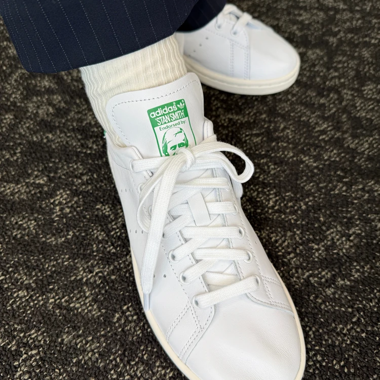 アディダス オリジナルス STAN SMITH DECON 履いた様子