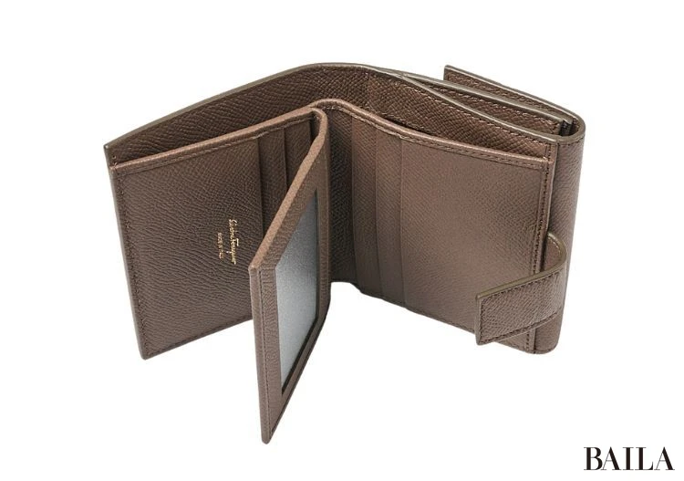 フェラガモ 財布の中