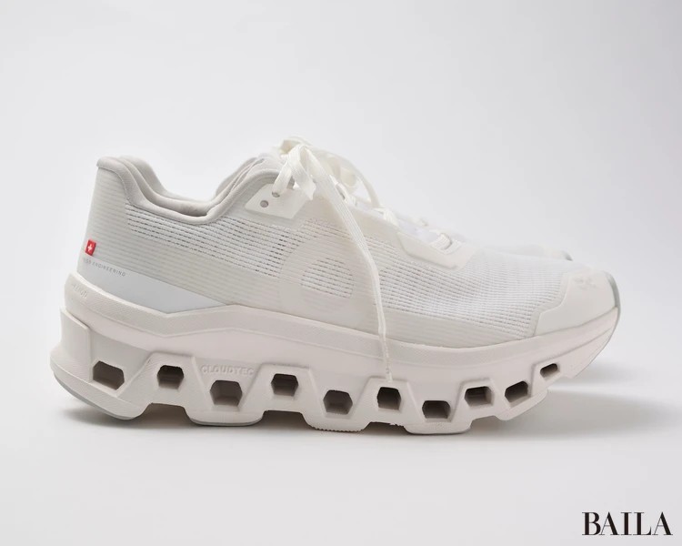 onのスニーカー クラウドモンスターヴォイド 歩きやすいスニーカー