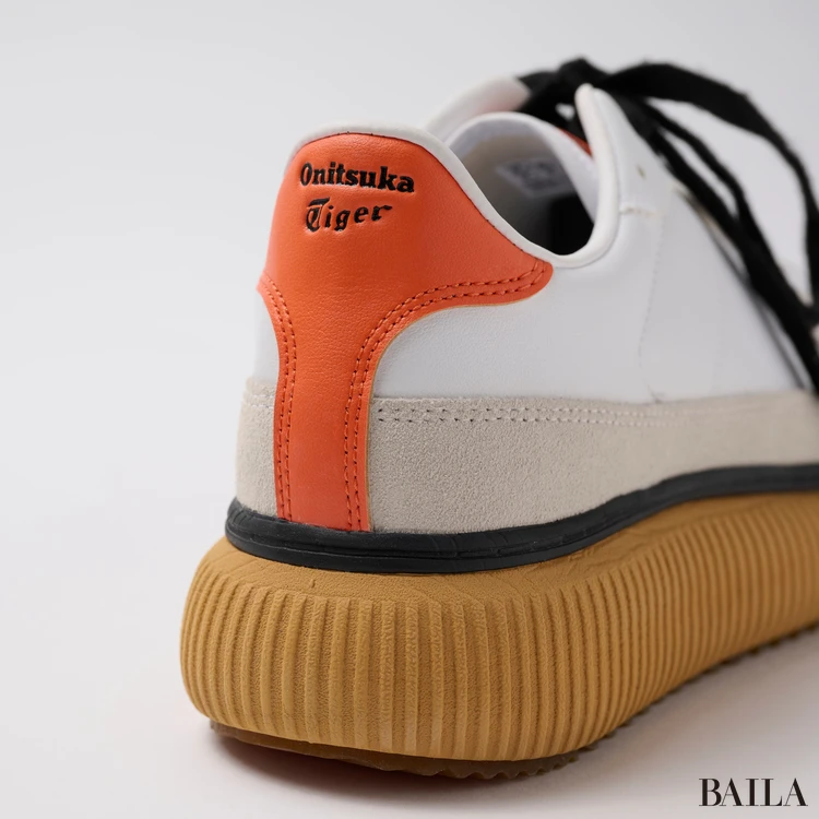 オニツカタイガーのスニーカー 厚底スニーカー 通勤スニーカー