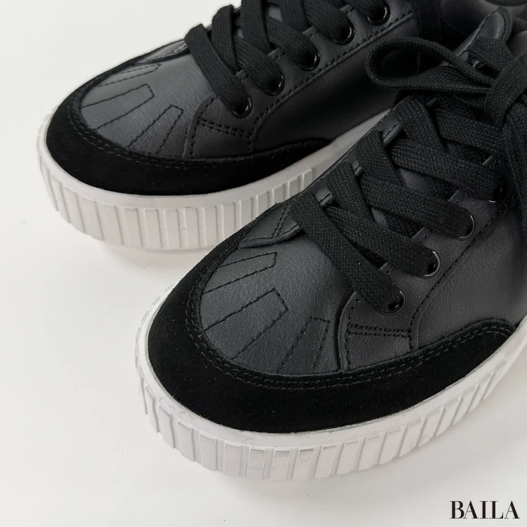 ソレル　厚底のスニーカー　つま先のステッチデザイン