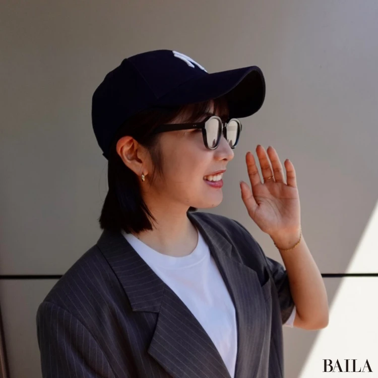 ニューエラのヤンキースキャップの着用の様子