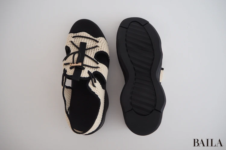 厚底 スポーツサンダルの「細部」に注目!