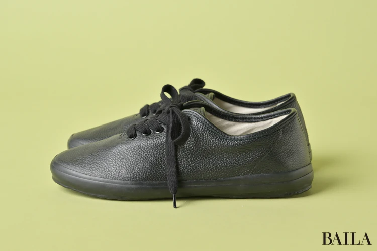 リプロダクション オブ ファウンド　レザースニーカー　サイドから見た様子