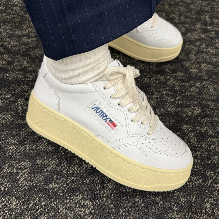 AUTRY(オートリー) PLATFORM LOW 履いた様子
