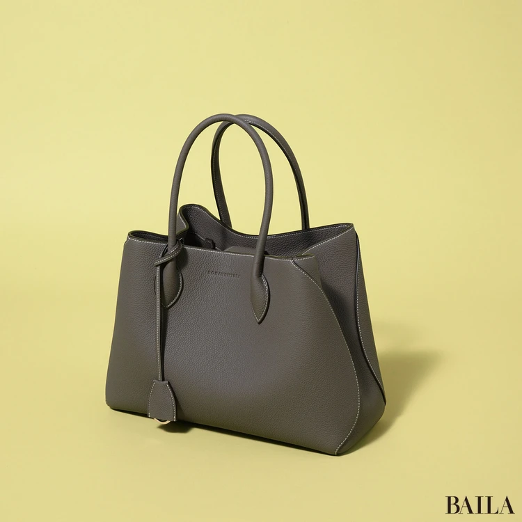 ボナベンチュラ ミア トートバッグ(35 シュリンク) スナップボタンを留めた状態